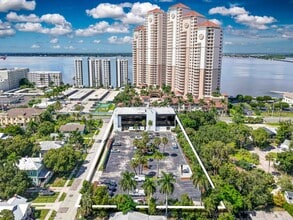 2075 W 1st St, Fort Myers, FL à louer Photo intérieure- Image 2 de 16