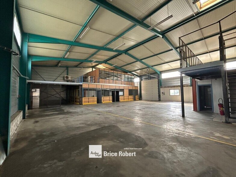 23 Chemin De La Traille, Neyron for lease - Interior Photo - Image 2 of 6