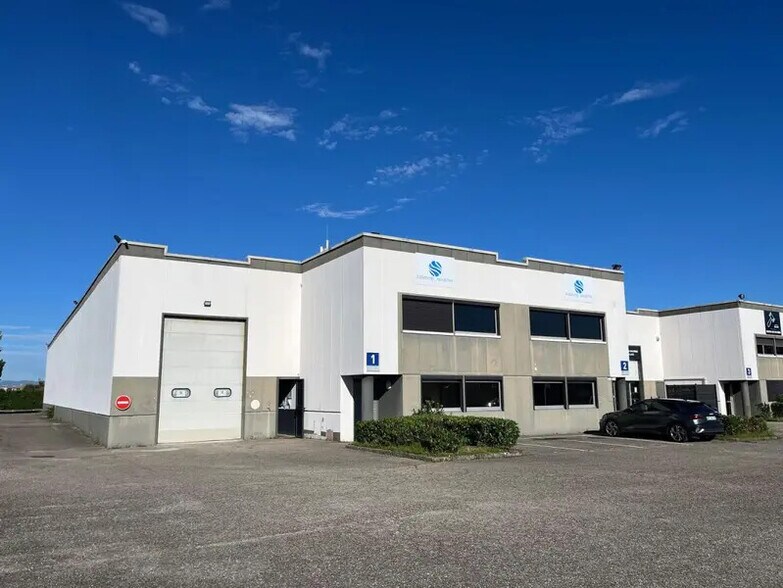 Flex dans Décines-Charpieu à louer - Photo du bâtiment - Image 2 de 21