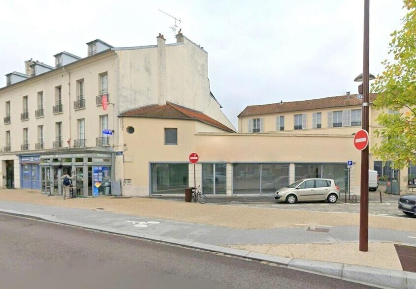 Retail in Versailles for lease - Building Photo - Image 2 of 7