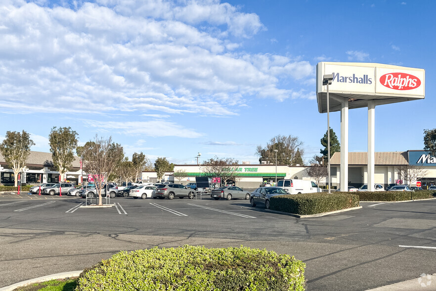 1435 W Chapman Ave, Orange, CA for lease - Building Photo - Image 3 of 5