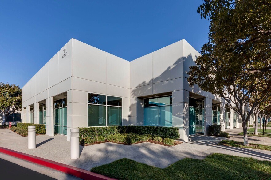 1 Jenner, Irvine, CA à louer - Photo du bâtiment - Image 2 de 11