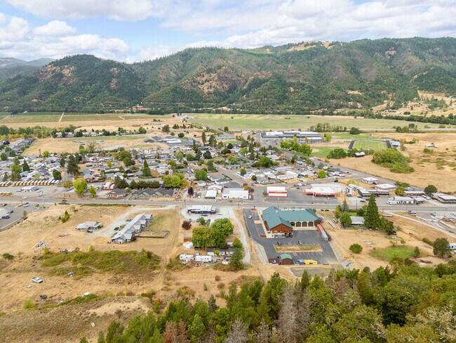 More details for 125 Opresik Ln, Myrtle Creek, OR - Retail for Sale