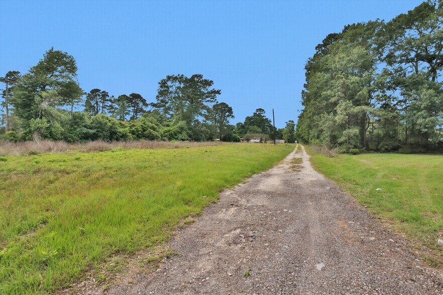 15635 Highway 105 E, Conroe, TX à vendre - Photo du bâtiment - Image 2 de 32