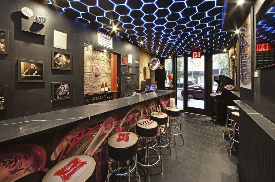 21-23 Avenue B, New York, NY à louer - Photo du bâtiment - Image 2 de 15