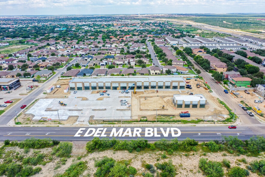 4002 Del Mar Blvd, Laredo, TX à louer - Photo du bâtiment - Image 1 de 3