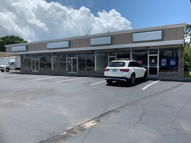 3550-3554 S Hopkins Ave, Titusville, FL à louer - Photo du bâtiment - Image 3 de 4