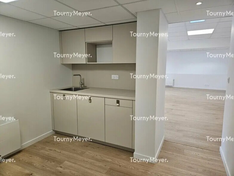 Office in Rennes for lease - Interior Photo - Image 3 of 4