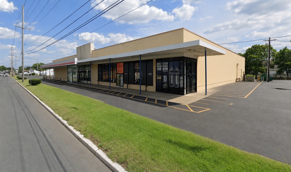 811 W Route 130, Burlington, NJ à vendre - Photo du bâtiment - Image 2 de 2