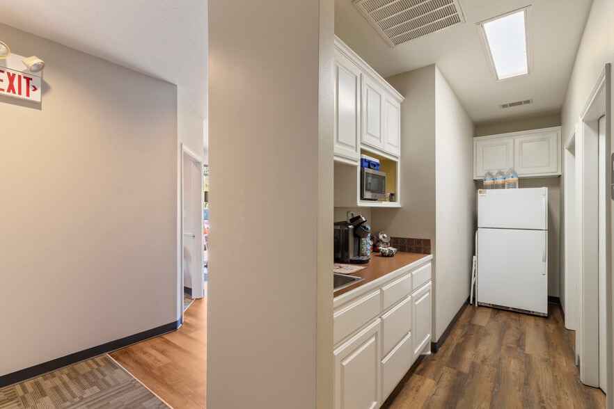 3330 Longmire Dr, College Station, TX for lease - Building Photo - Image 3 of 8