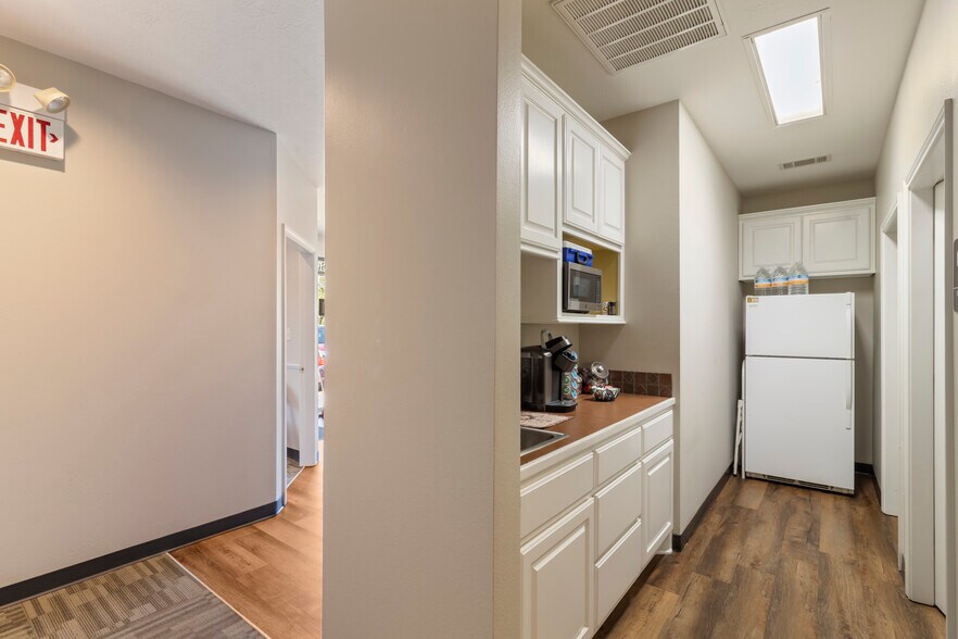 3330 Longmire Dr, College Station, TX à louer - Photo du bâtiment - Image 3 de 8