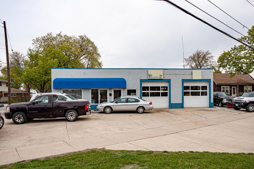 8418 Joliet Rd, McCook, IL à vendre - Photo du bâtiment - Image 2 de 12