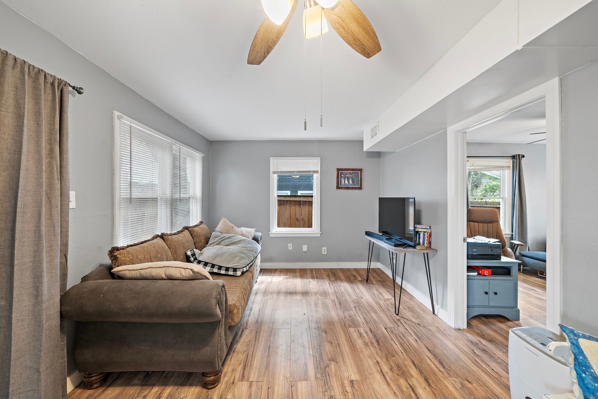 609 Sealy St, Galveston, TX for sale Interior Photo- Image 1 of 19