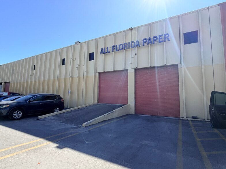 9202-9210 NW 106th St, Medley, FL à louer - Photo du bâtiment - Image 2 de 13