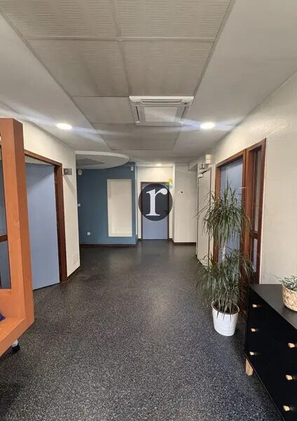 Office in Lille for sale Interior Photo- Image 1 of 2