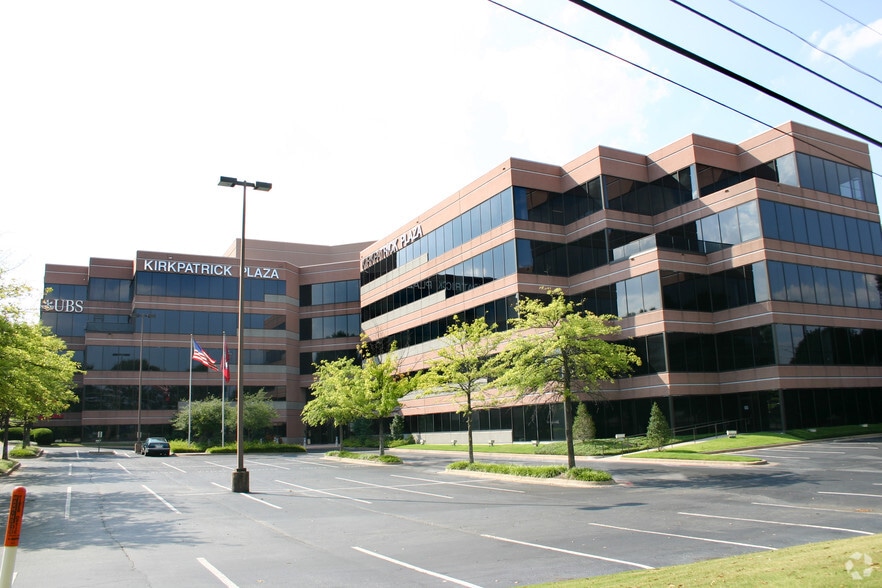 10800 Financial Centre Pkwy, Little Rock, AR à louer - Photo du bâtiment - Image 2 de 20