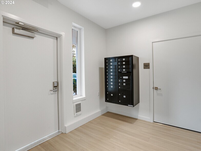 Rare 9 Building, 121 Unit Portfolio portefeuille de 8 propriétés à vendre sur LoopNet.ca - Photo du bâtiment - Image 3 de 52