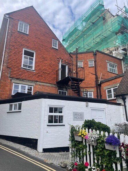 7 High St, Marlborough for lease - Building Photo - Image 2 of 2