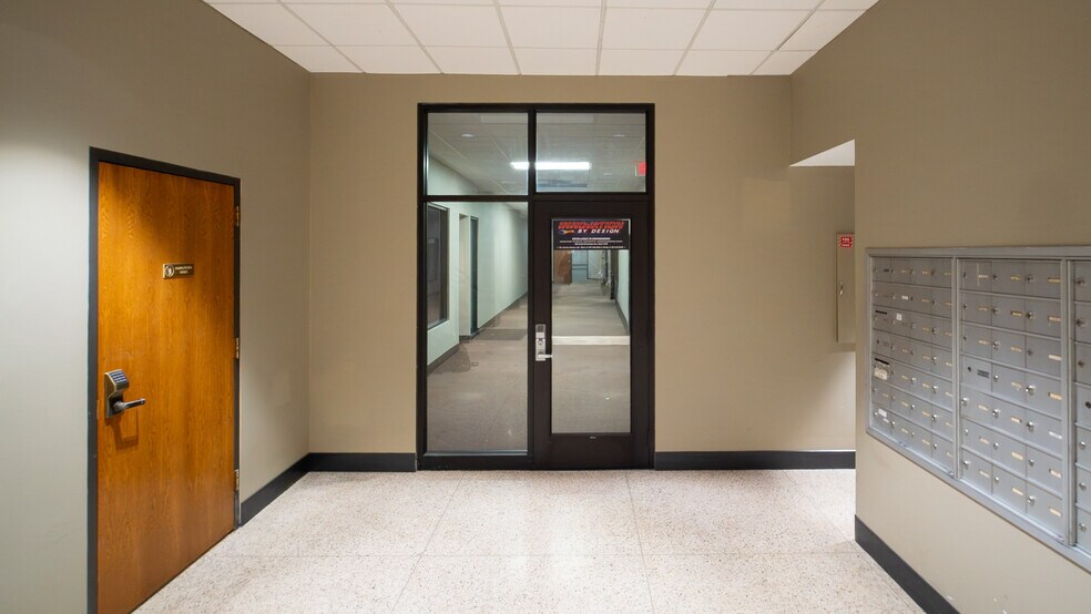 220 Broadway Ave S, Rochester, MN à vendre - Photo du bâtiment - Image 2 de 17