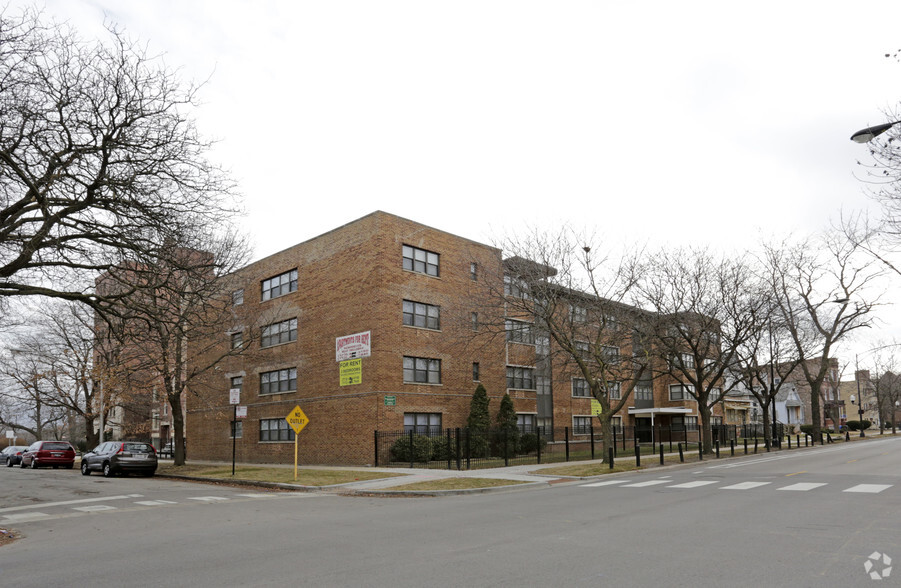 7801 S South Shore Dr, Chicago, IL for sale - Building Photo - Image 3 of 27