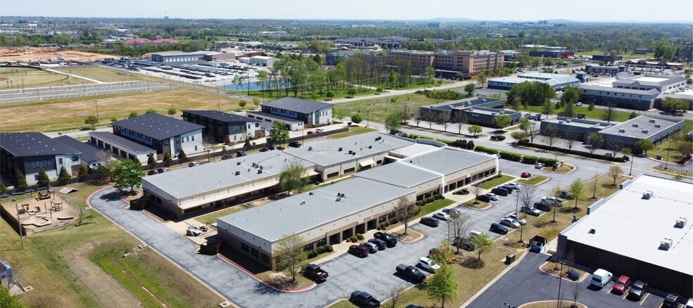 211 SE 34th St, Bentonville, AR for lease - Building Photo - Image 3 of 7