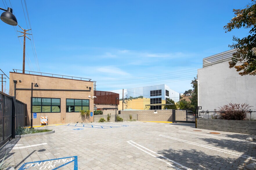 3716 Eagle Rock Blvd, Los Angeles, CA à louer - Photo du bâtiment - Image 3 de 6