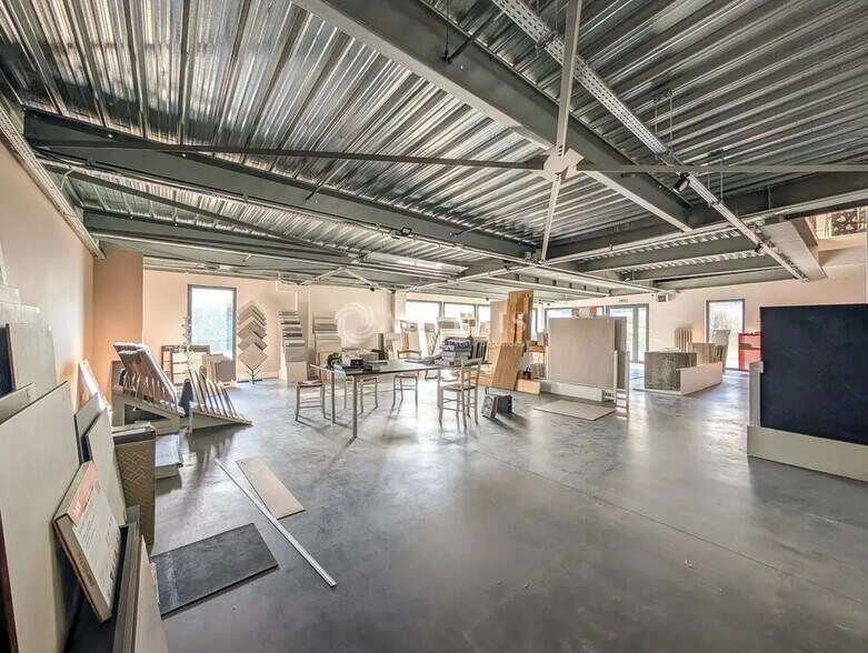 Flex in Saint-Malo for lease - Interior Photo - Image 3 of 9