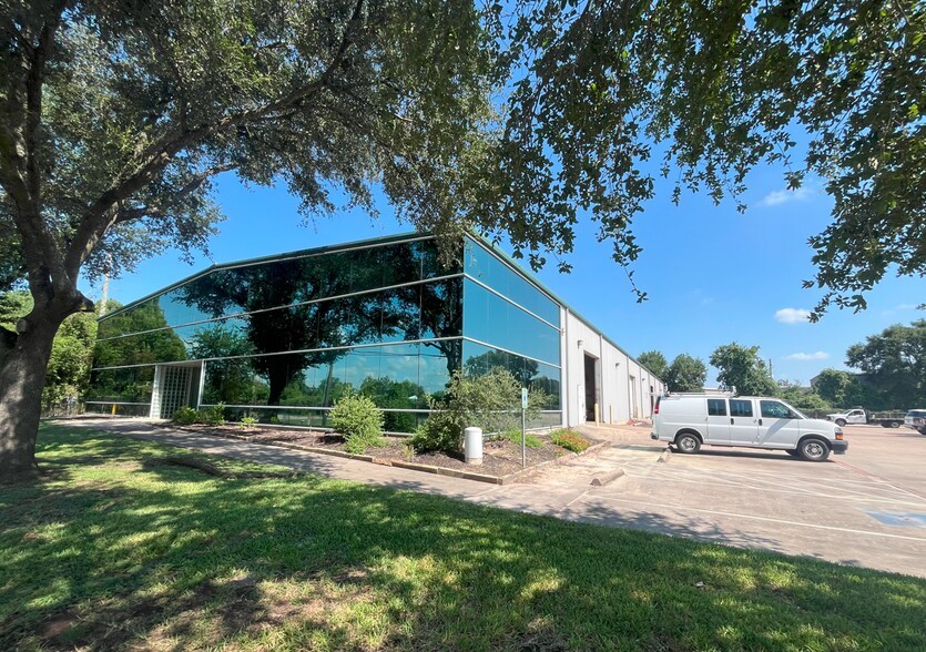 9320 Zaka Rd, Houston, TX à louer - Photo du bâtiment - Image 1 de 17