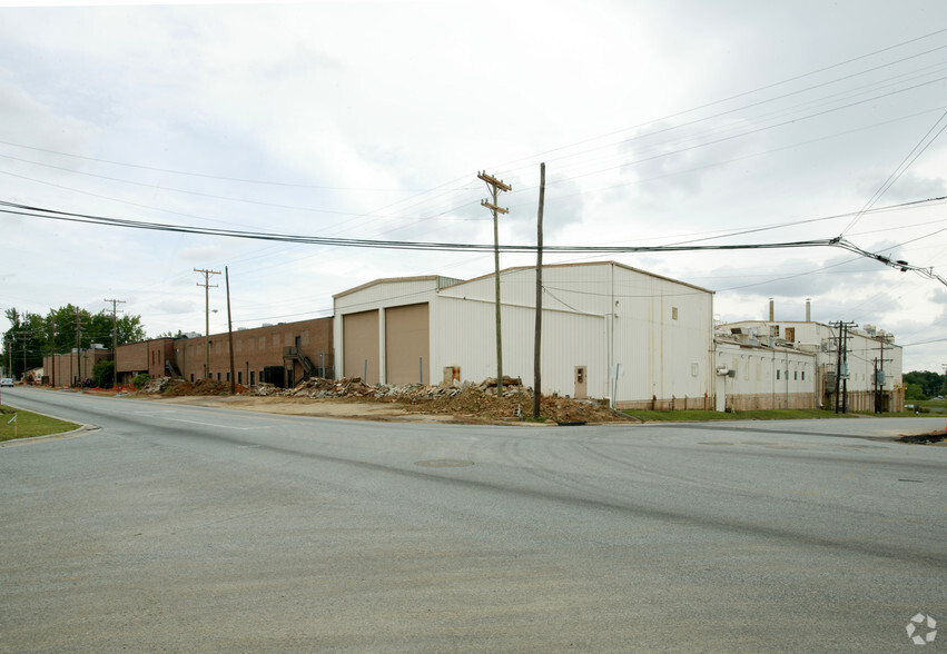 2100 E Martin Luther King Jr Dr, High Point, NC for lease - Building Photo - Image 1 of 1