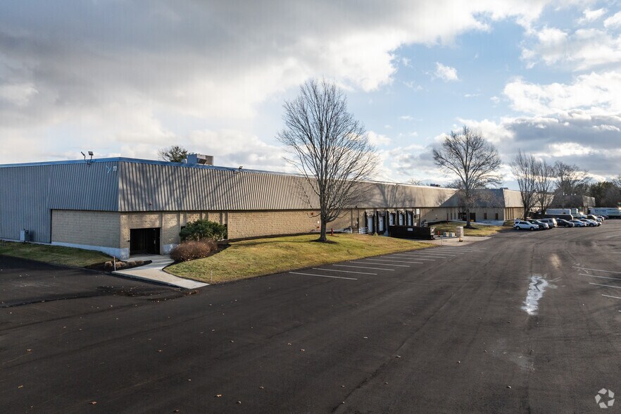 11 Norfolk St, Mansfield, MA à louer - Photo principale - Image 2 de 5