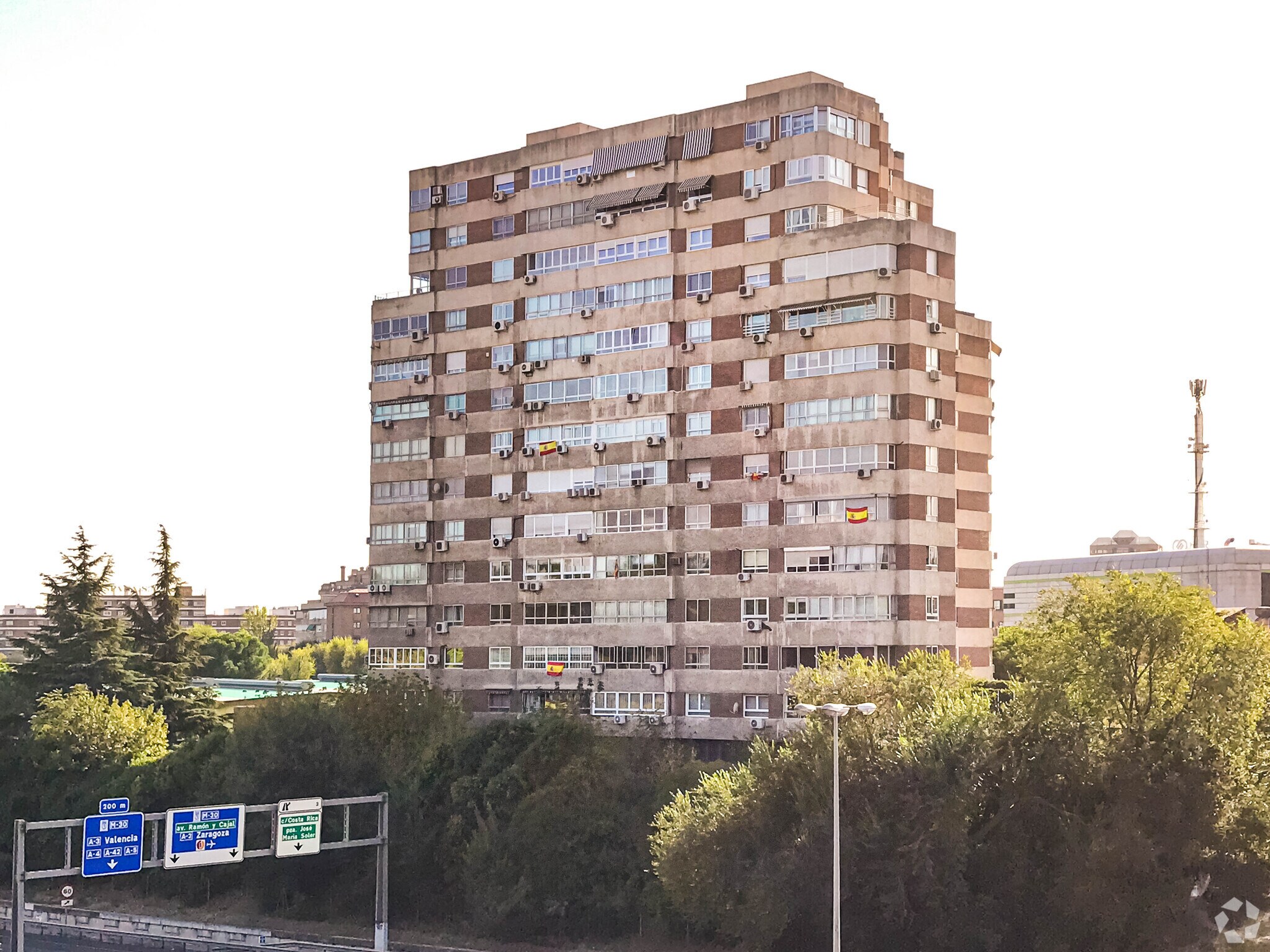 Calle de Federico Salmón, 8, Madrid, Madrid for lease Primary Photo- Image 1 of 3