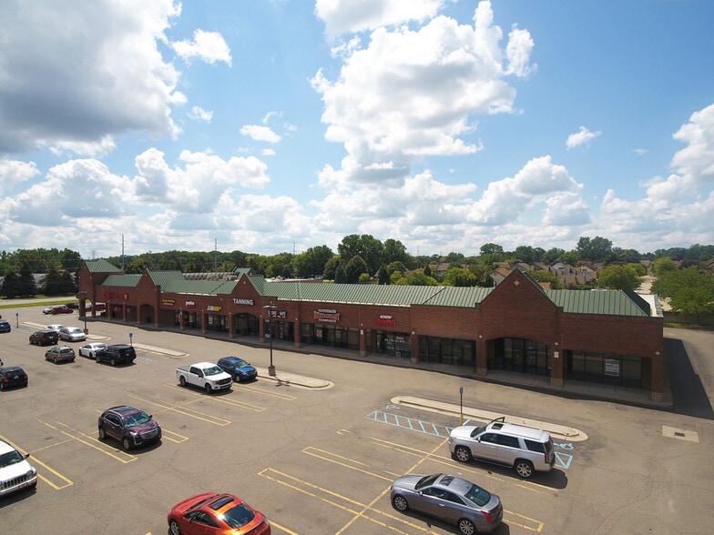 8811-8899 Newburgh Rd, Livonia, MI for lease - Building Photo - Image 3 of 8