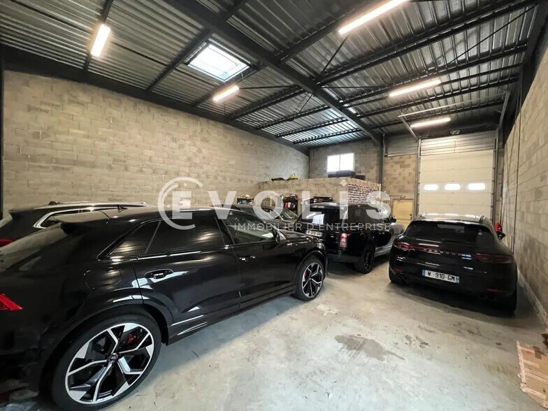 Bureau dans Chassieu à louer - Photo du bâtiment - Image 2 de 6