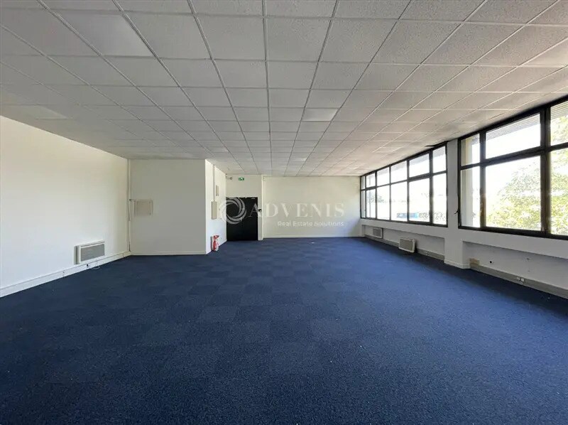 Office in Villejuif for lease Building Photo- Image 1 of 12