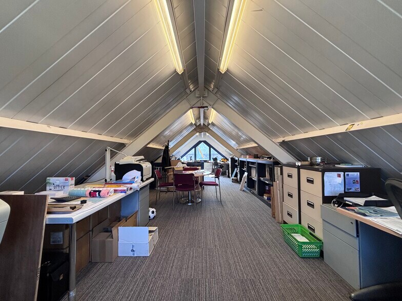 Station Road, Liphook à vendre - Photo du bâtiment - Image 2 de 7