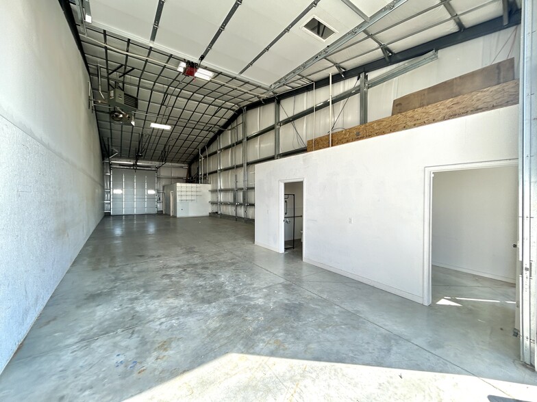 2728 E 14 N, Ammon, ID for lease - Interior Photo - Image 2 of 12