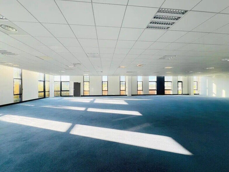 Bureau dans Élancourt à louer - Photo intérieure - Image 3 de 13