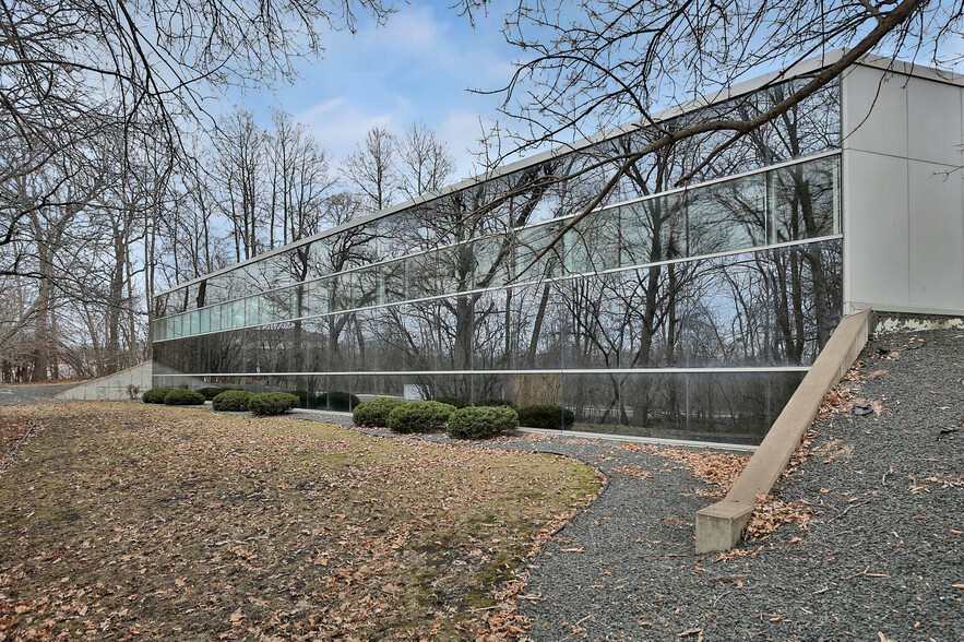 1000 Parkers Lake Rd, Minnetonka, MN à louer - Photo du bâtiment - Image 2 de 14