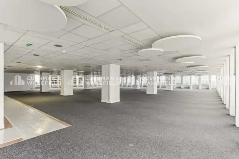 100-101 Terrasse Boieldieu, Puteaux for lease Interior Photo- Image 1 of 3