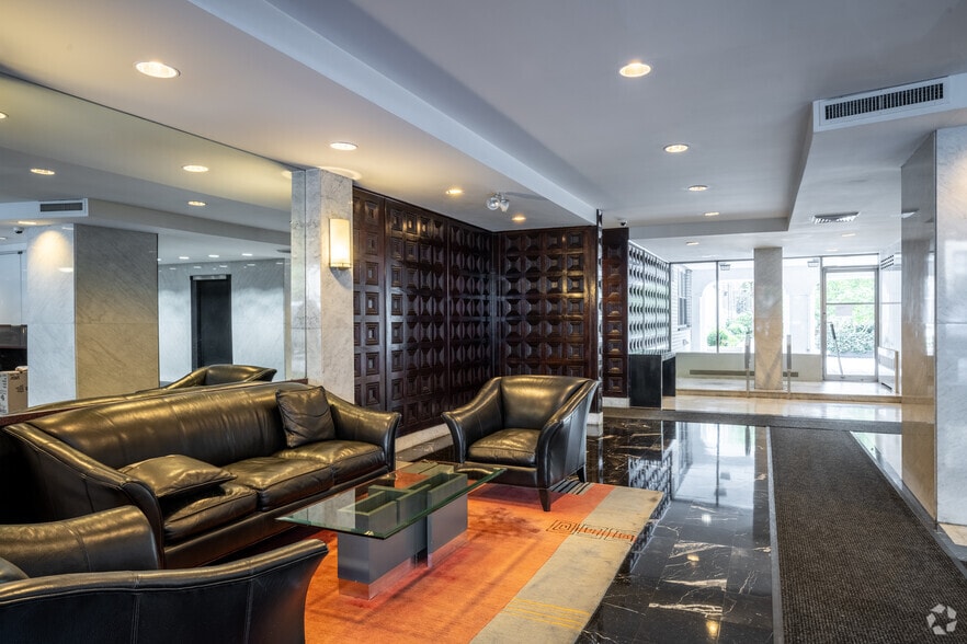 205 3rd Ave, New York, NY for lease - Lobby - Image 3 of 12