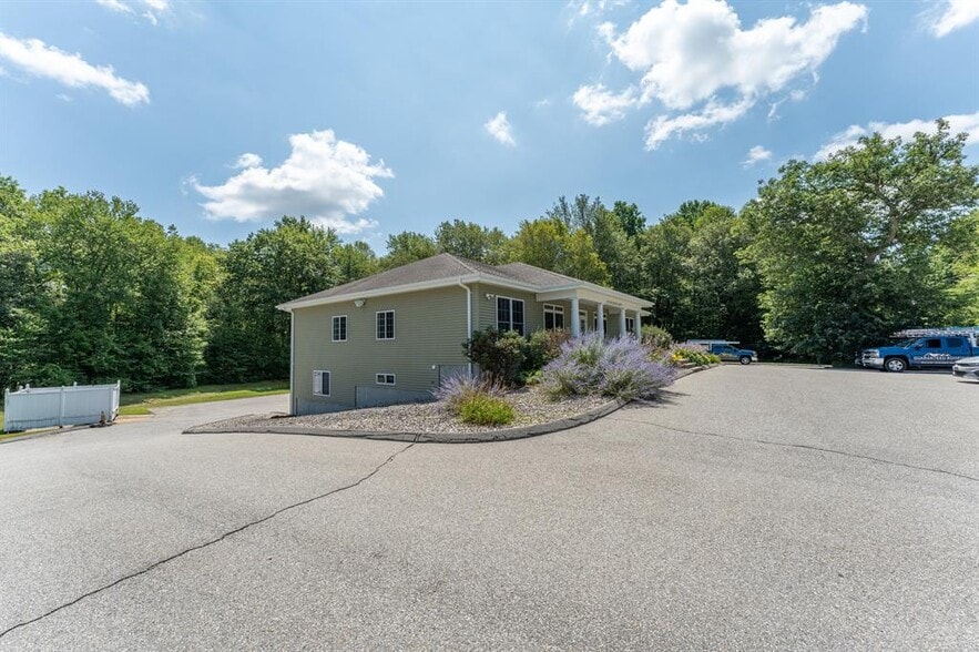 20 Knollwood Dr, Canterbury, CT à vendre - Photo du bâtiment - Image 3 de 14