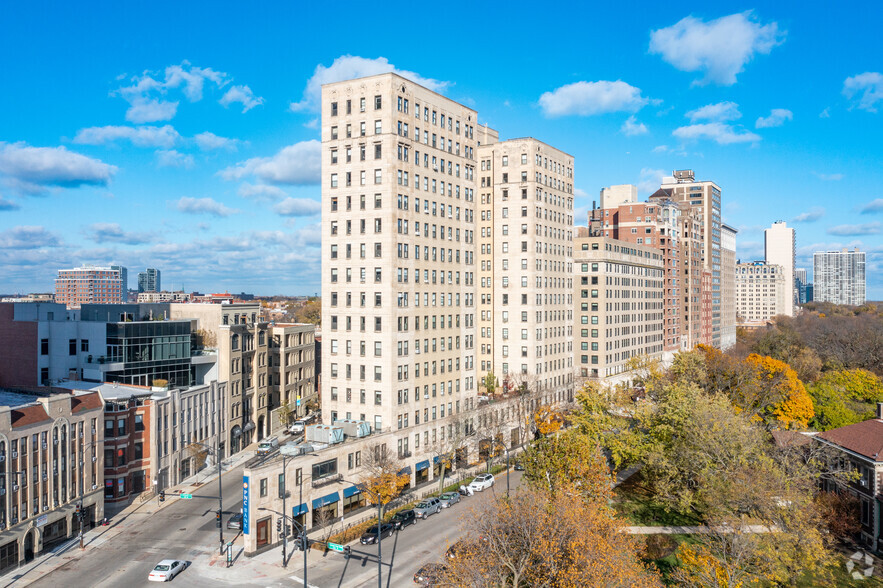 2000 N Lincoln Park W, Chicago, IL for lease - Primary Photo - Image 1 of 9