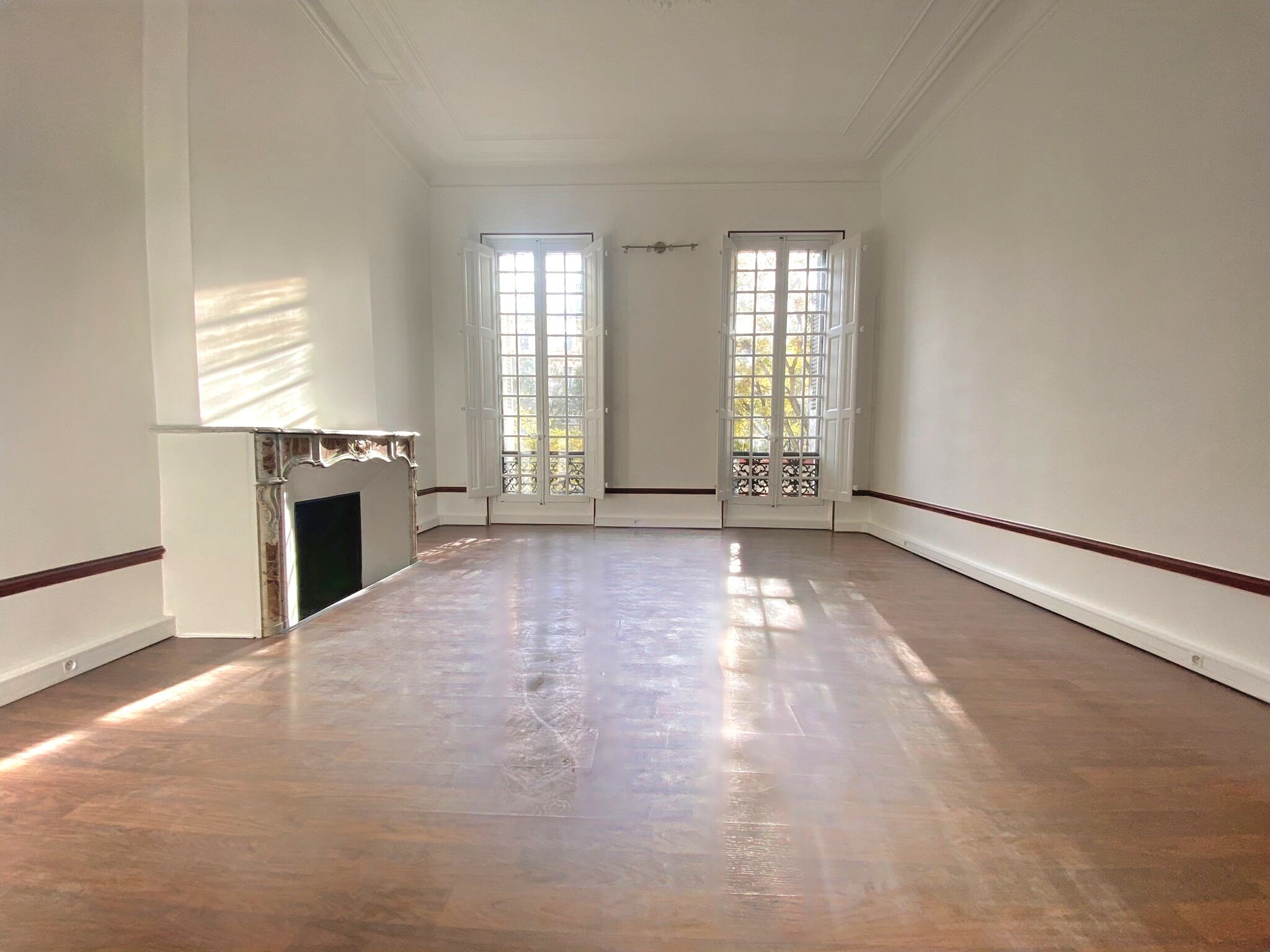 Cours Joseph Thierry, Marseille à louer Photo intérieure- Image 1 de 7