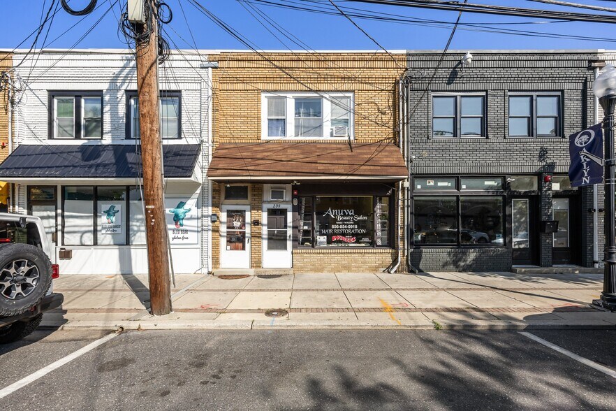 209 W Clinton Ave, Oaklyn, NJ à vendre - Photo du bâtiment - Image 2 de 16