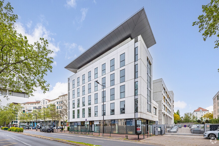 Office in Rueil-Malmaison for sale - Primary Photo - Image 1 of 4