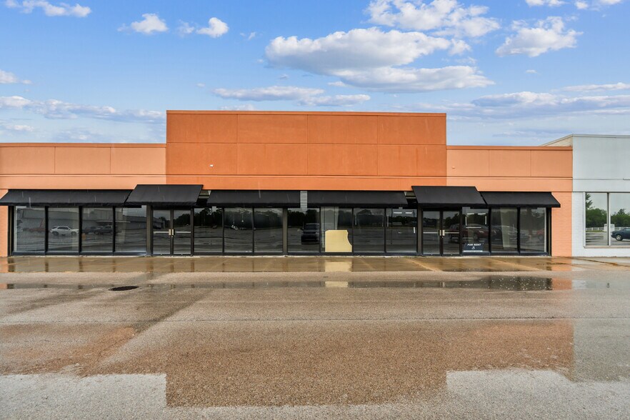 1-14 W Reynolds St, Pontiac, IL à louer - Photo du bâtiment - Image 3 de 12