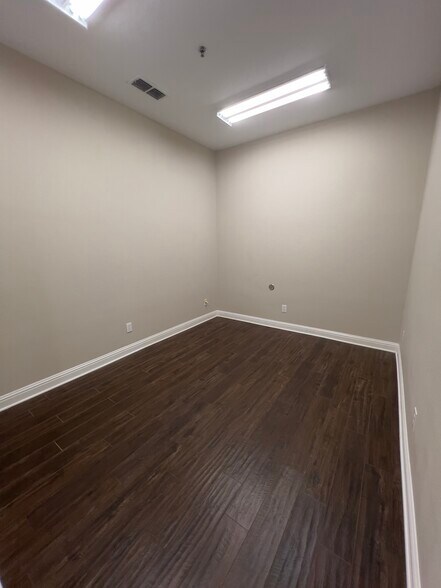 2735 Wind River Ln, Denton, TX à louer - Photo du bâtiment - Image 3 de 17