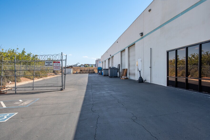 1370 Armorlite Dr, San Marcos, CA à vendre - Photo du bâtiment - Image 3 de 7