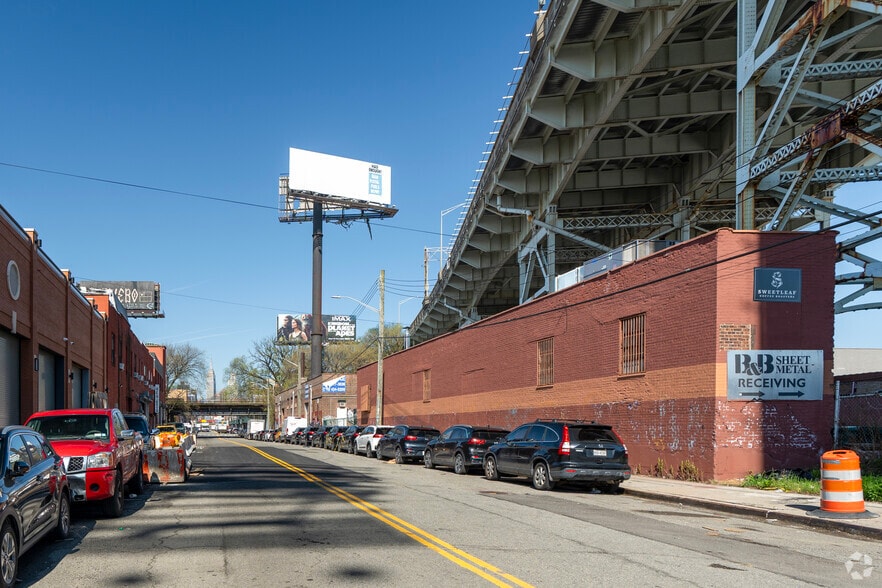 25-25 51st Ave, Long Island City, NY à louer - Photo du bâtiment - Image 3 de 5