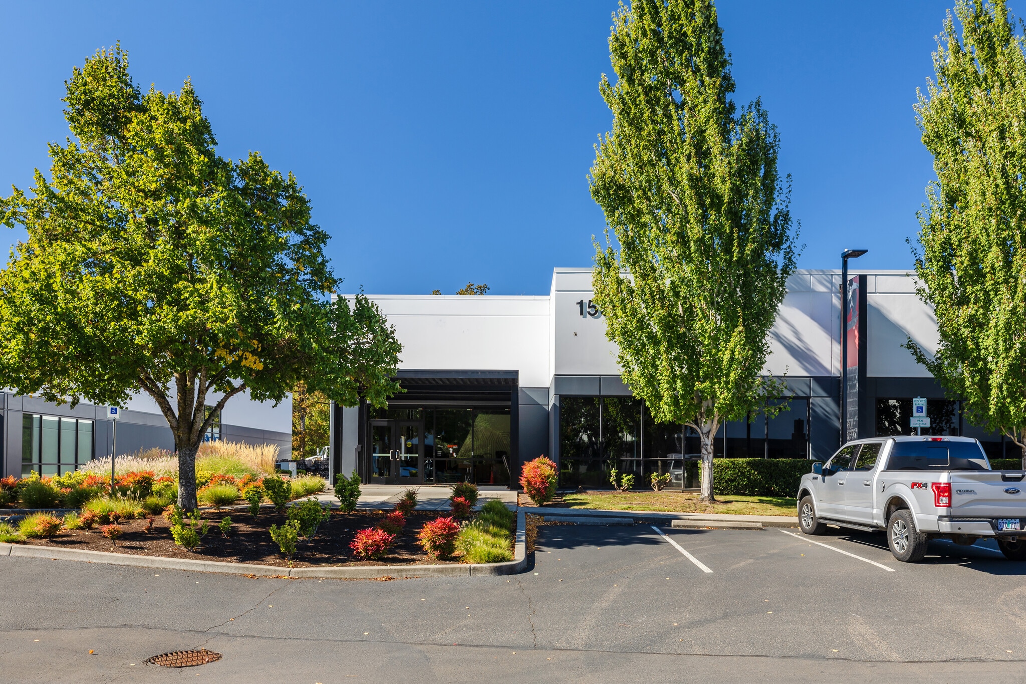 15550 SW Millikan Way, Beaverton, OR for sale Primary Photo- Image 1 of 5